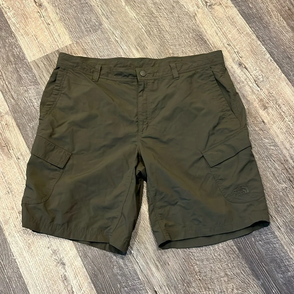 The North Face Green Nylon Shorts Cargo Men Size 38 Y2K
